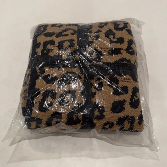 Barefoot Dreams Leopard Black and Tan Blanket 54” x 72” BNWT - Picture 6 of 8